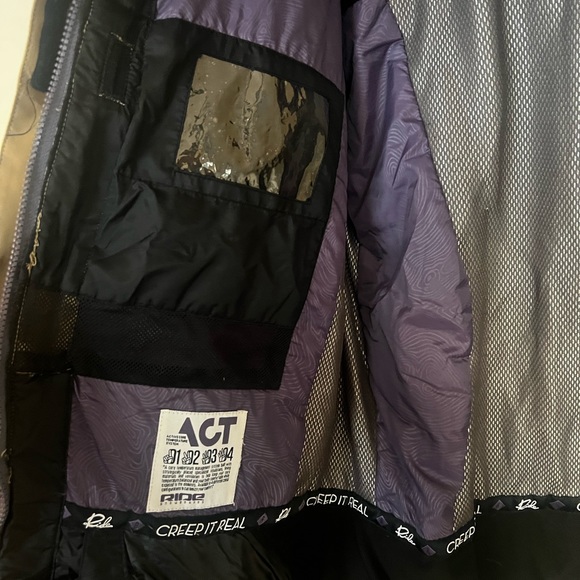 RIDE Ski/Snowboard Jacket - Picture 4 of 8